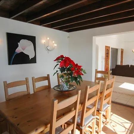 Playa Del Blanca - A Delightful 4 Bedroom - Hot Tub - Walking Distance To The Beach