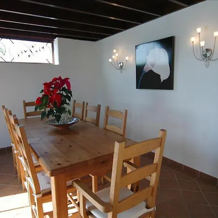 Playa Del Blanca - A Delightful 4 Bedroom - Hot Tub - Walking Distance To The Beach וילה פלאיה בלנקה