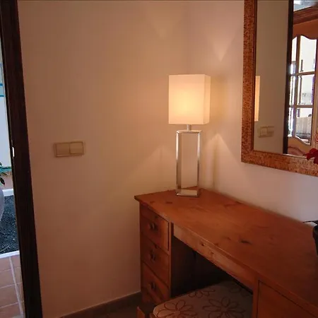Playa Del Blanca - A Delightful 4 Bedroom - Hot Tub - Walking Distance To The Beach * פלאיה בלנקה