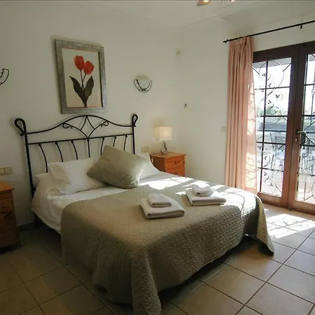 Playa Del Blanca - A Delightful 4 Bedroom - Hot Tub - Walking Distance To The Beach Villa *